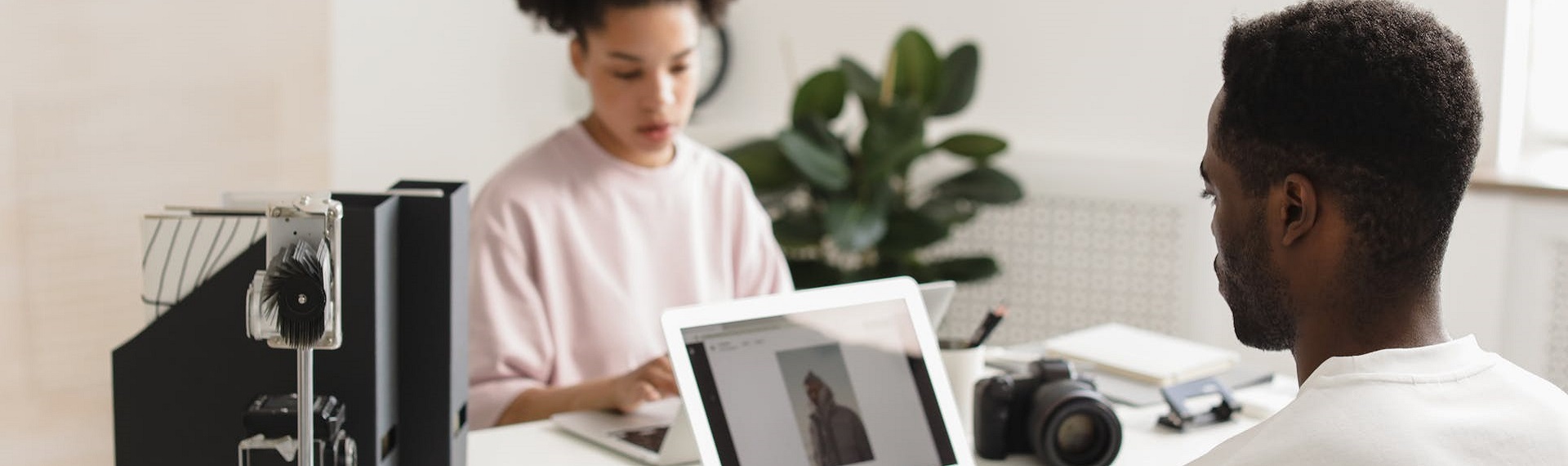 Fernstudium Content Marketing bzw. Content Management. Werde jetzt Content Manager, Content Spezialist oder Content Experte. Geeignet für SEO-Content, Kampagnen-Content und Social Media Content. Jetzt studieren.